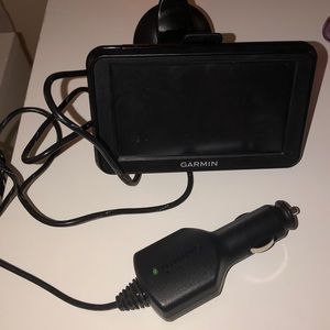 Garmin car GPS barley used comes with charger